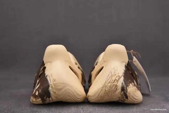 Foam GX8774 Yeezy RNNR Cream Adidas Clay MX 0509